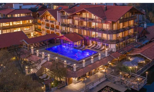 Natur- & Wellnesshotel Brunner Hof فنادق في Chammunster