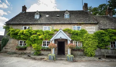 The White Horse Inn Hotels in Deddington