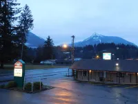 Packwood Inn - parking