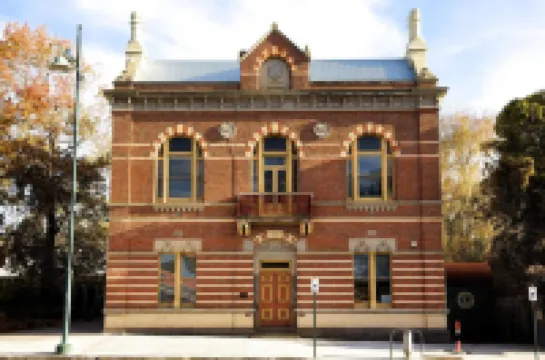 Lakes and Craters Holiday Park