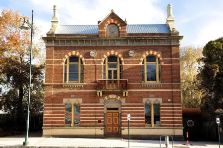 Lakes and Craters Holiday Park Отели в г. Кэмпердаун