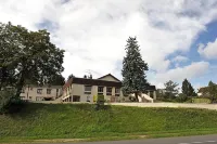 Logis Hotel le Prieure Hotels in Le Pont-Chretien-Chabenet
