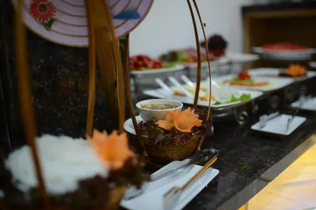 Blue Hanoi Inn Luxury Hotel Отели рядом с достопримечательностью «Hanoi University Of Culture»