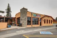 Monument Retreat - Walk to Local Dining and Shopping - Wifi