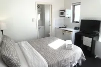 Cityview Studio Accommodation Hotels in Annandale