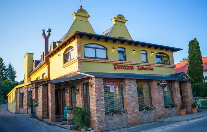 Penzión Wellness & Restaurant Zoborská, free parking