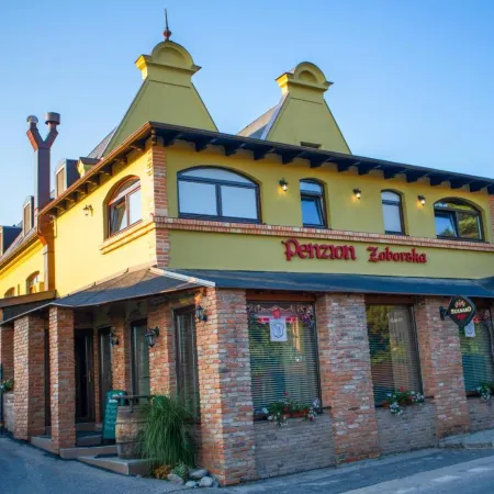 Penzión Wellness & Restaurant Zoborská, free parking