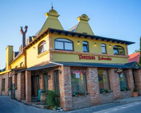 Penzión Wellness & Restaurant Zoborská, free parking Hotéis em Nitra
