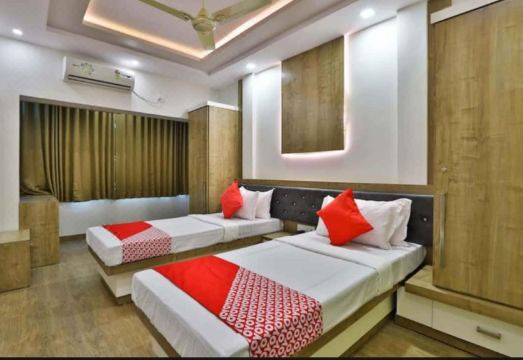 HOTEL CENTRE POINT - Housity