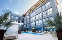Instyle Residences at Rizz Suites - Rooftop Pools