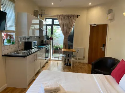 리알 아파트먼트 호텔 캣포드 주변 호텔