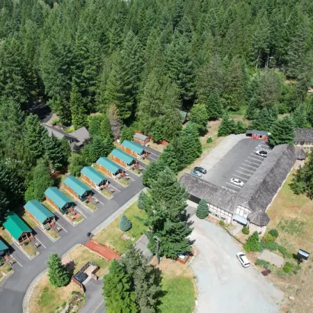 Packwood Lodge & Cabins