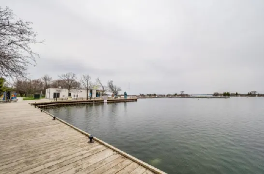 Maples Motel Отели в г. Ориллия