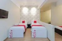 RedDoorz Plus @ Riverside Malang - balkon
