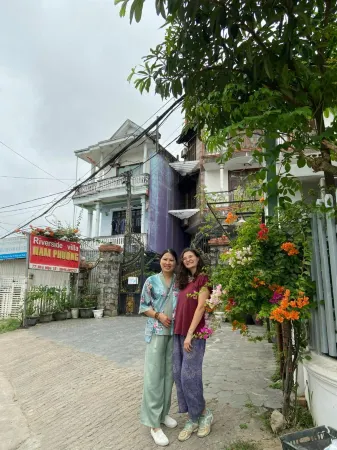 南芳河畔別墅酒店