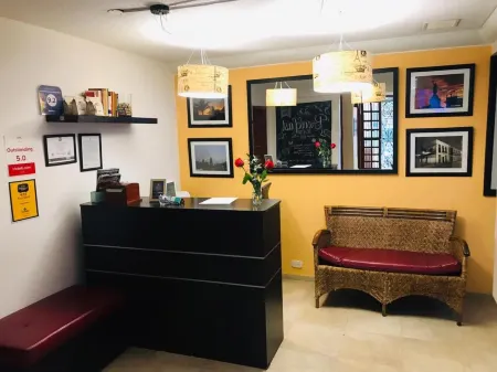 Casa Prada Bed & Breakfast Отели рядом с достопримечательностью «Biblioteca Pública Virgilio Barco»