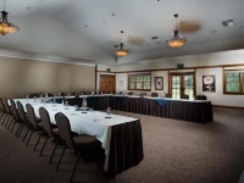 FivePine Lodge Hotels in Sisters