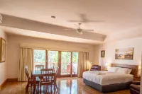 Birdwood Motel