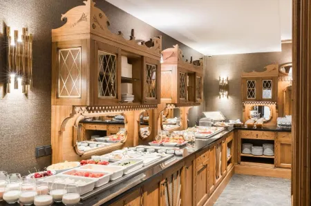 Hotel Wersal Отели рядом со станцией Закопане