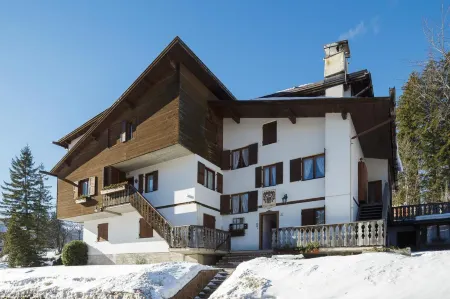 Villa Casanova - Stayincortina Отели в г. Кортина д'Ампеццо'