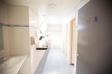 city hostel Geneva sarl Отели рядом со станцией Женевский железнодорожный вокзал