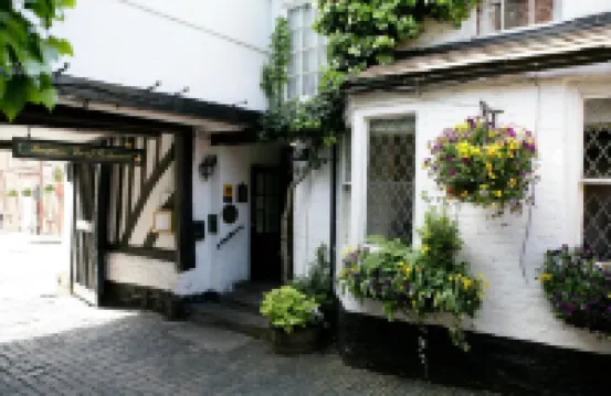 The Saracens Head Hotel Hotels in 