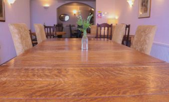 The Hawk & Buckle Inn