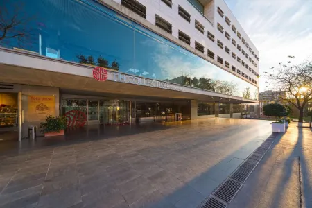 NH Collection Constanza Отели рядом с достопримечательностью «Площадь Испании»