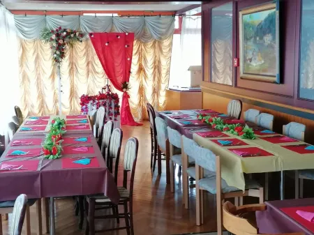 Hôtel des Trois Rois Отели в г. Ле-Локль