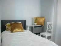 Apt 2 Stylish 2 Bed Cosy and Comfortable Hotels in Potters Village