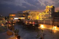 Thamla Haveli - Heritage Lake View Hotel