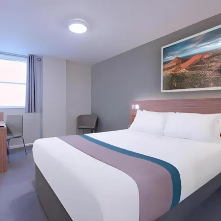 Travelodge London Kingston Upon Thames Отели рядом с достопримечательностью «Парк Уимблдон-Коммон»