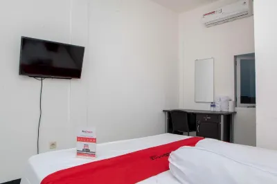 RedDoorz near Telkom Corporate University Hotell i Gegerkalong
