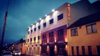 The Valley Hotel & Carriage Gardens Hotel a 