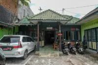 RedDoorz at Mamagayo Inn Yogyakarta Hotels in Gedongkiwo