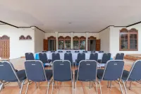 RedDoorz Plus at Wisma Kenanga Sukabumi Các khách sạn ở Kadudampit