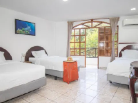 Grand Hotel Leon Marino Galapagos Hoteles cerca de Bahía Tortuga