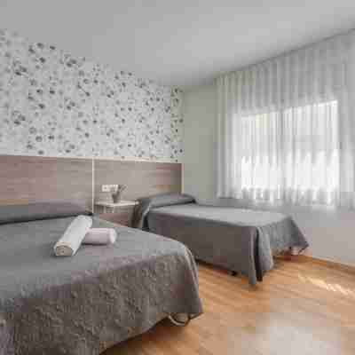 Hotel Tolosa Rooms