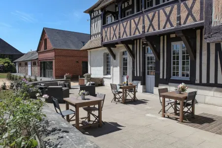 Le Manoir des Chevaux dorés Отели в г. Эпегар