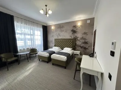 Officer's Yacht Club Resort & Spa  호텔