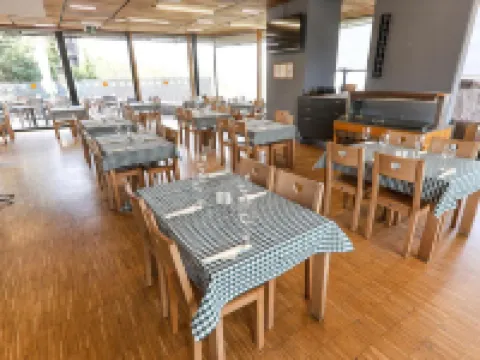 ホテル セルジスカ コカ ツェリェのホテル