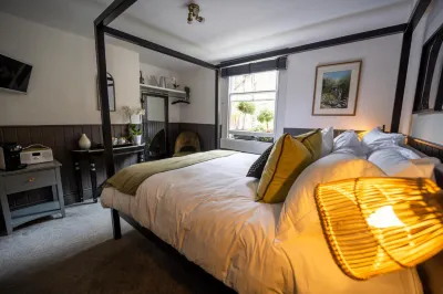 The Griffin Inn Bath Hotels near Green Park Station