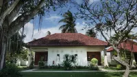 Puri Rinjani Bungalows & Hostel Hotels near Goa Bangkang Prabu