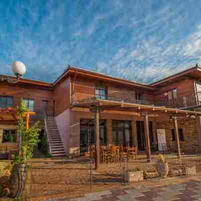 Polys Guest House Hotel Exterior