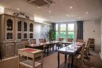 Hôtel le Mas des Ponts d'Arles Hotels in Fourques