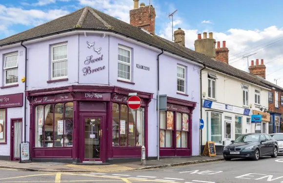 萊頓布薩爾德公寓酒店