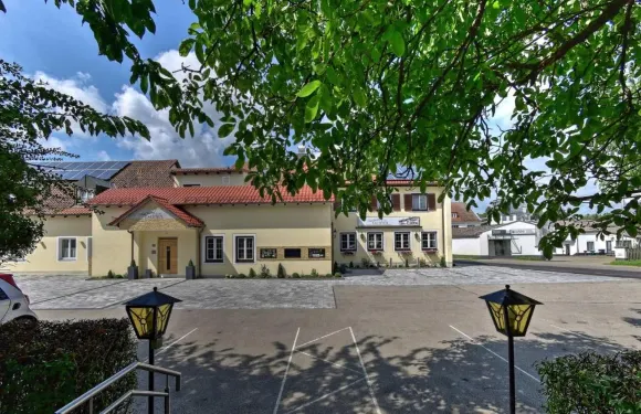 加斯特豪夫拉徹爾酒店