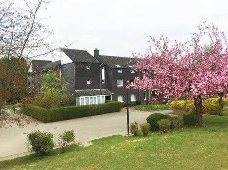 Auberge des 3 Fontaines - Youth Hostel Отели в г. Одергем