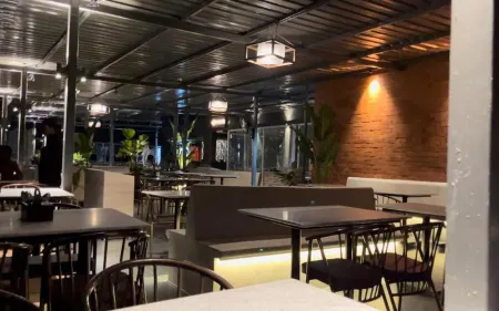 Hotel Dwarawata Отели рядом с достопримечательностью «Kamat Tourist»