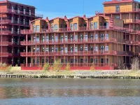 Waterfront Cabins Hotels in 